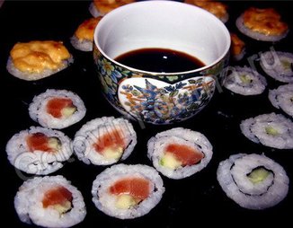 Роллы с лососем и пряностями