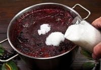Вино из рябины в домашних условиях -5 простых рецептов с пошаговыми фото