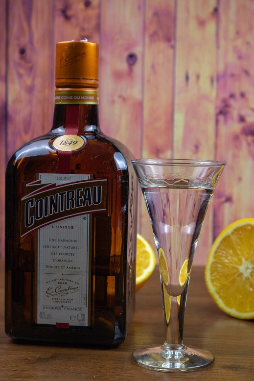 фото апельсинового ликера Cointreau