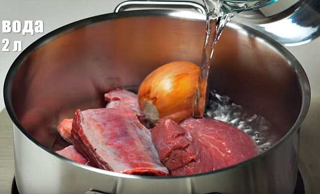 налить воду на мясо
