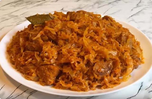 капуста, тушенная на сковороде
