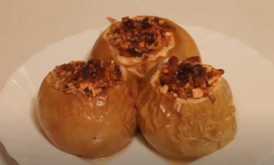 печеные яблоки с орехами
