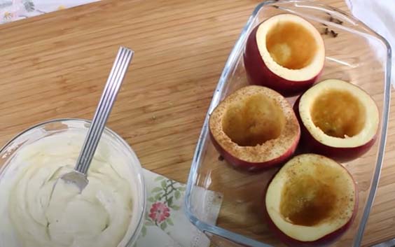 сырная начинка и яблоки с корицей